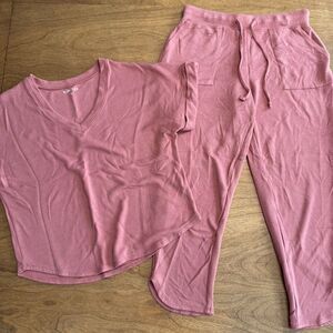 Softies Women’s Dream Relaxed V-Neck with Capri Lounge Pajama Set Pink Small
